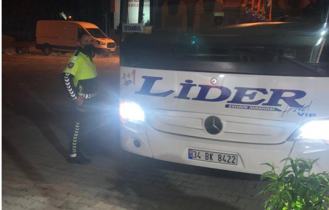 Kargı’da Polis Yolcu Otobüslerini Denetledi