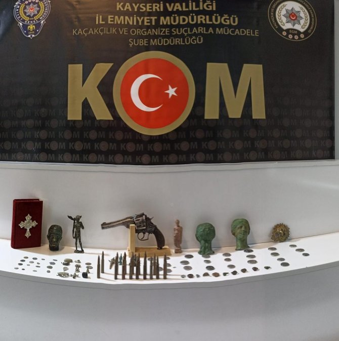 Tarihi Eserleri Piyasaya Süremeden Yakalandı