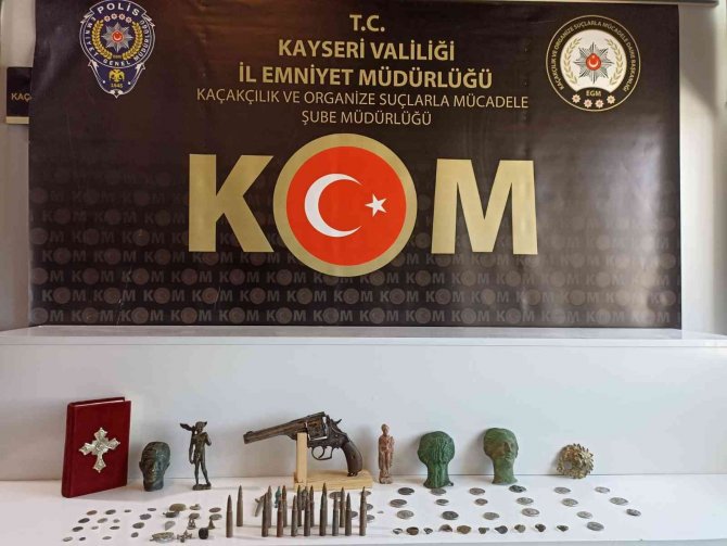 Tarihi Eserleri Piyasaya Süremeden Yakalandı