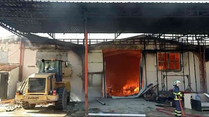 Kırklareli’nde Mobilya Fabrikasında Yangın