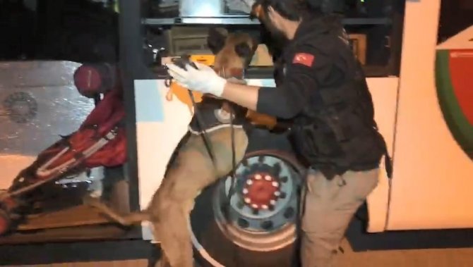 Bayram Öncesi Binlerce Genci Zehirleyecekti, Binlerce Hap Ele Geçirildi