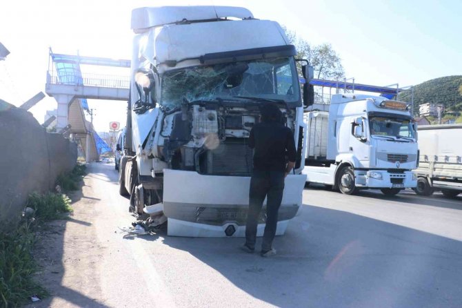 Üst Geçidin Bir Kısmı Çöktü, Faciaya Ramak Kaldı