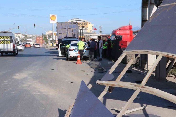 Üst Geçidin Bir Kısmı Çöktü, Faciaya Ramak Kaldı