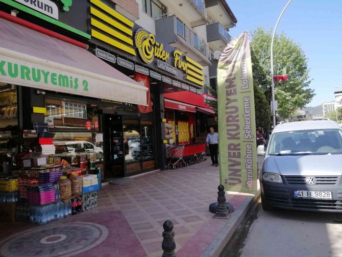 Pide Almak İçin Girdiği Kuyrukta 68 Yaşındaki Kıbrıs Gazisini Acımadan Dövdüler