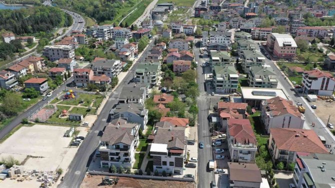 Başiskele’de 4 Cadde Boydan Boya Asfaltlandı