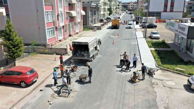 Başiskele’de 4 Cadde Boydan Boya Asfaltlandı