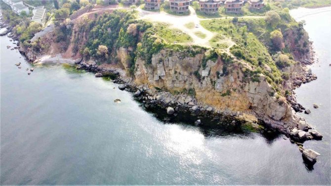 Kayalıklardan Düşen Üniversite Öğrencisi Hayatını Kaybetti