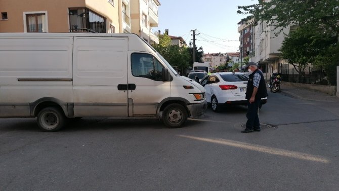 Panelvan Minibüs İle Otomobil Çarpıştı: 1 Yaralı