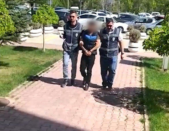 Konya’da Araçlardan Akü Hırsızlığı Şüphelisi Yakalandı