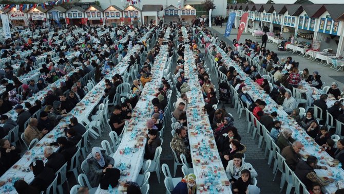 Kadir Gecesi’nde Binlerce Küçükçekmeceli Aynı Sofrada Buluştu