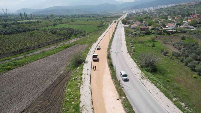 Akgedik Toki̇-menemen Bağlantı Yolunda Çalışmalar Sürüyor