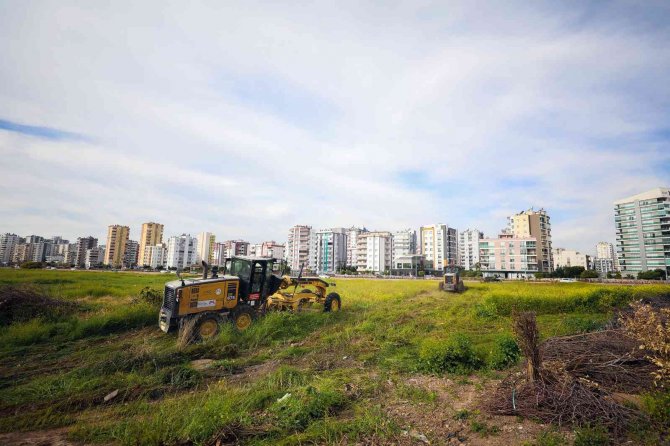 Büyükşehir Belediyesinden Zararlılara Karşı İlaçlama