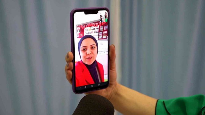 Aliağa’da Sahnelenen Oyunu Bitlis’teki Minikler Online Bağlantı İle İzledi