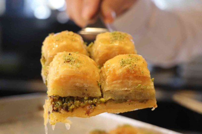 Tatlıcılarda Bayram İçin Tatlı Telaş Başladı