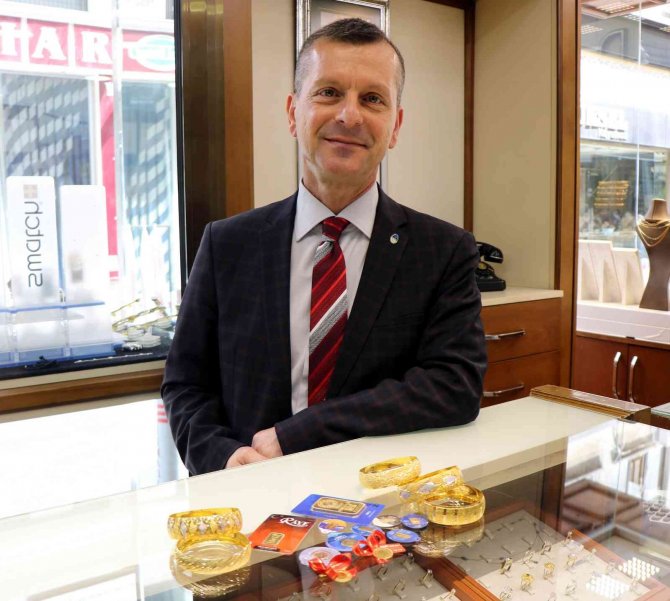 Özman: “Şu Anda Altın Almak Mantıklı”