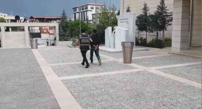Siirt’te Otomobilden Çanta Çalan Hırsız Tutuklandı
