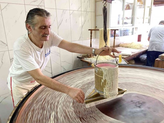 Bayram Öncesi Geleneksel Üretim Tel Kadayıfa İlgi