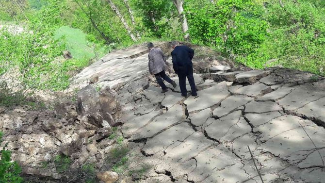 Tokat’ta Eriyen Kar Suları Heyelana Neden Oldu