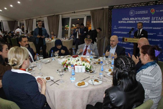 Bakan Karaismailoğlu: “Taş Üstüne Taş Koymayanların Ettikleri Boş Laflar Sizi Aldatmasın”