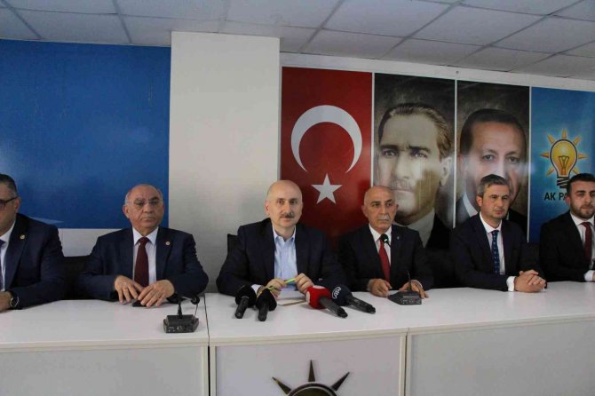 Bakan Karaismailoğlu: “Taş Üstüne Taş Koymayanların Ettikleri Boş Laflar Sizi Aldatmasın”