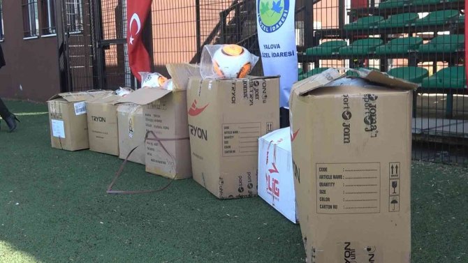 Yalova İ̇l Özel İ̇daresi’nden Spor Kulüplerine Malzeme Desteği