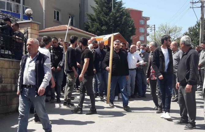Yalova’da Traktör Kazasında Hayatını Kaybeden Genç Toprağa Verildi