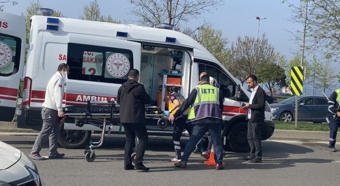 Kartal’da 5 Araç Birbirine Girdi, Kazayı İzleyen İ̇ett Şoförüne De Otomobil Çarptı