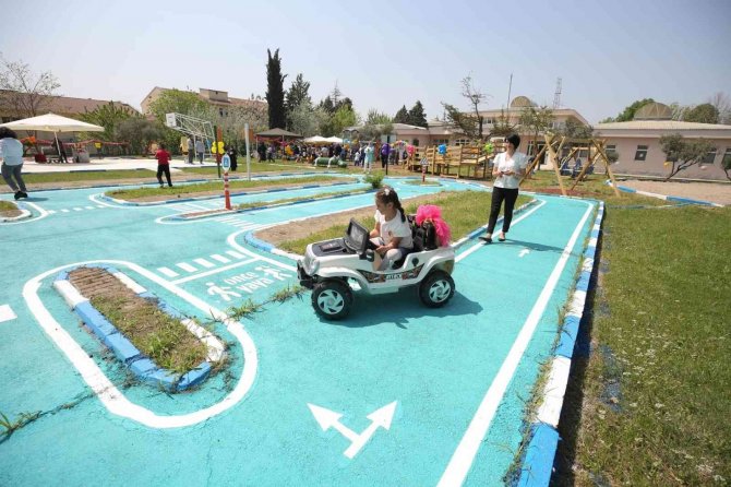 Özel Çocukların Parkı Dayanışmayla Yenilendi
