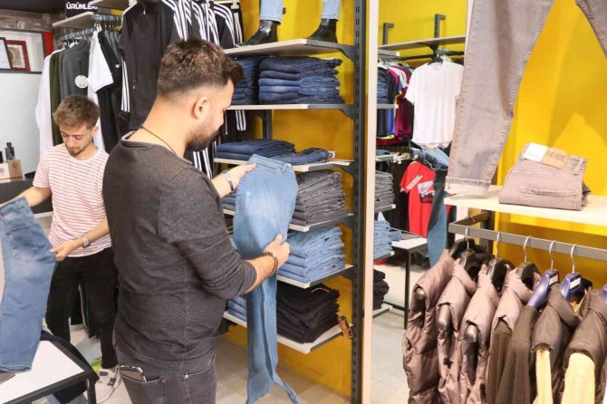 Giyim Mağazalarında Bayram Hareketliliği Başladı