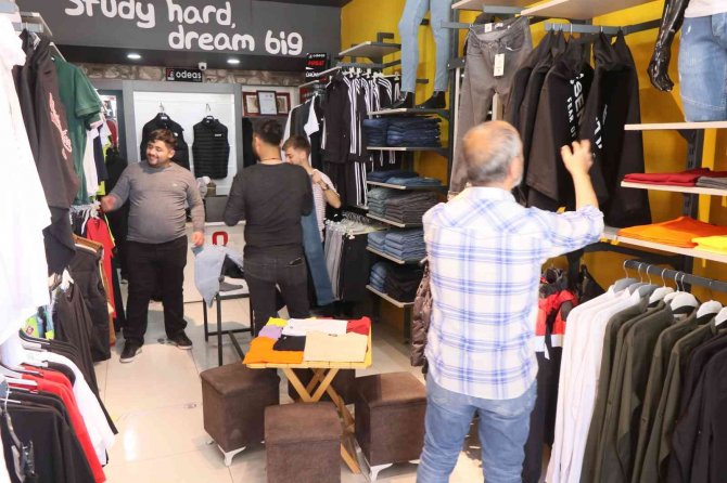 Giyim Mağazalarında Bayram Hareketliliği Başladı