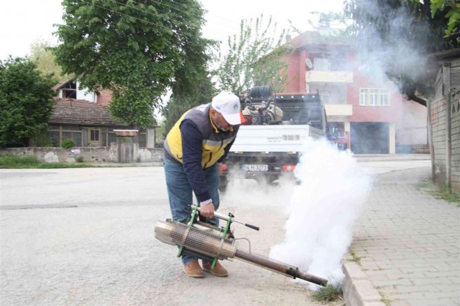 Akyazı’da Cadde Ve Sokaklar İlaçlanıyor