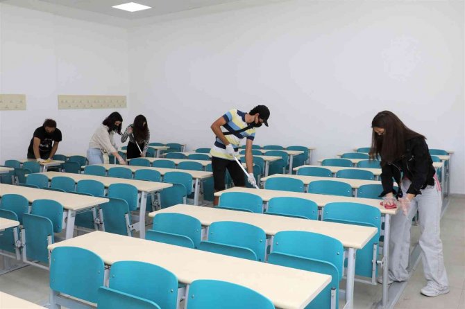 Alkü’lü Gençler Bir Günlüğüne Okul Personelinin Yerine Geçti