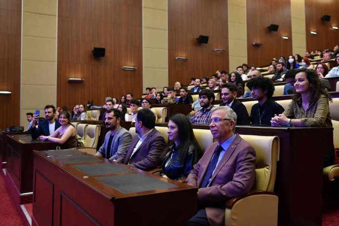 Mansur Yavaş Gençlerle Buluştu: “Bu Kenti Sahiplenmenizi İstiyoruz”