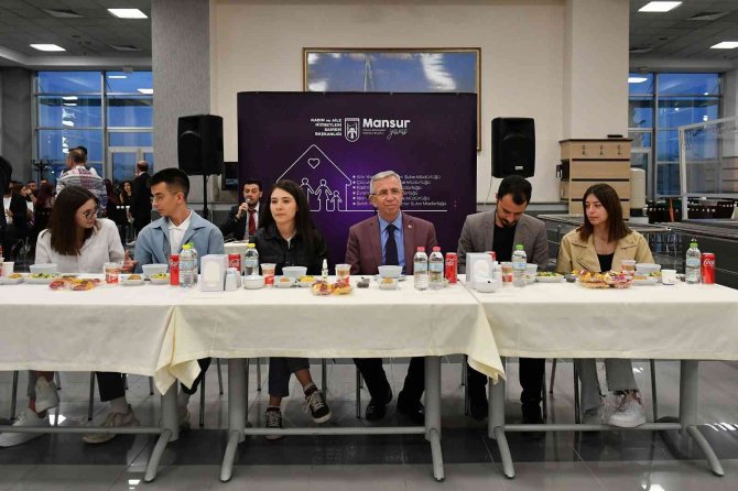 Mansur Yavaş Gençlerle Buluştu: “Bu Kenti Sahiplenmenizi İstiyoruz”