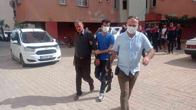 Apartmanın 4. Katından Pompalı Tüfekle Dehşet Saçtı: 1 Yaralı