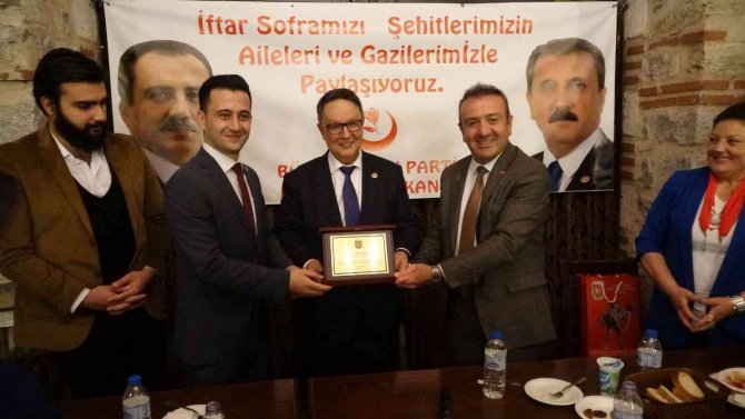 Büyük Birlik Partisi Şehit Aileleri Ve Gazilerle İftarda Buluştu