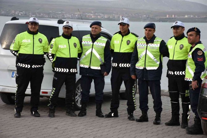 Tatvan’da Bayram Öncesi Emniyet Kemeri Uygulaması Yapıldı