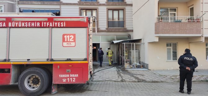 Bursa’da Market Deposunda Yangın Paniği