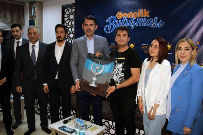 Bakan Kurum Gençler İle Buluştu