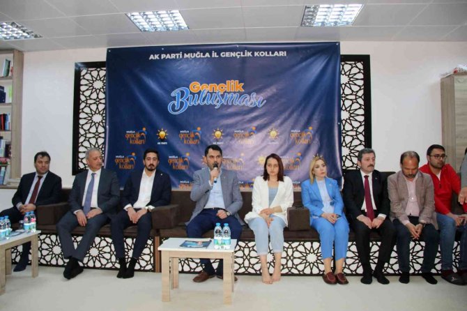 Bakan Kurum Gençler İle Buluştu