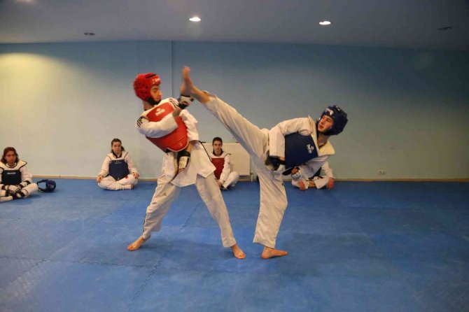 Pandemi Bitti, Sporcular Madalya İçin Salonları Doldurdu