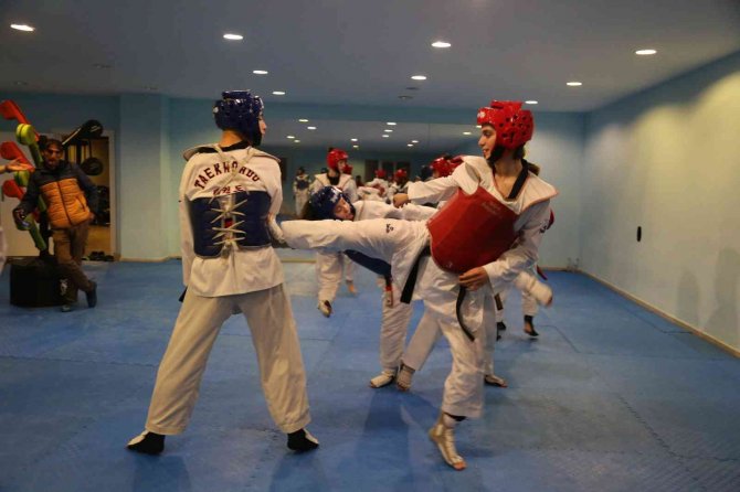 Pandemi Bitti, Sporcular Madalya İçin Salonları Doldurdu