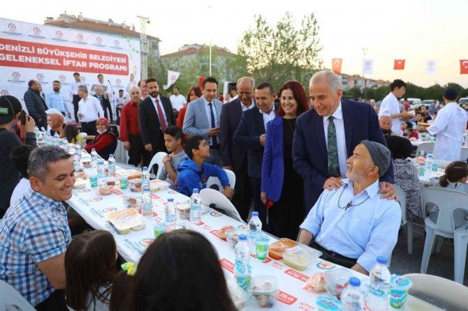 Denizli’de 7 Bin Kişi Aynı İftar Sofrasında Buluştu
