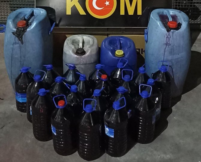 Litrelerce Kaçak Alkolü Satamadan Yakalandılar