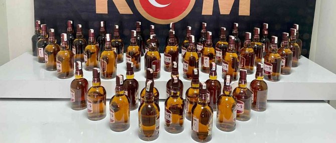 Litrelerce Kaçak Alkolü Satamadan Yakalandılar