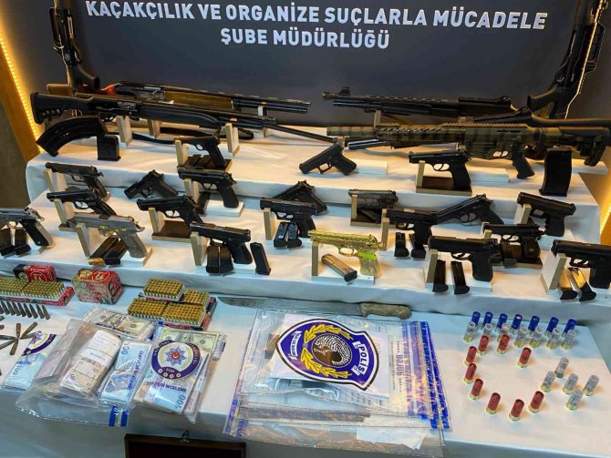 Diyarbakır’da ‘Koyunlar’ Çetesinin Cephanesi Sergilendi