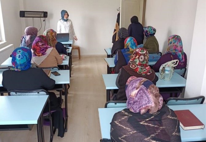 Kadınlara Üreme Sağlığı Eğitimi Verildi