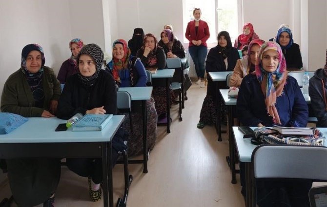 Kadınlara Üreme Sağlığı Eğitimi Verildi