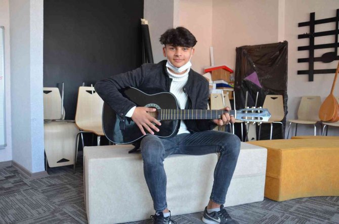 Yeteneklerini Atölyede Keşfeden Öğrencilerin Hayali Güzel Sanatlarda Okumak