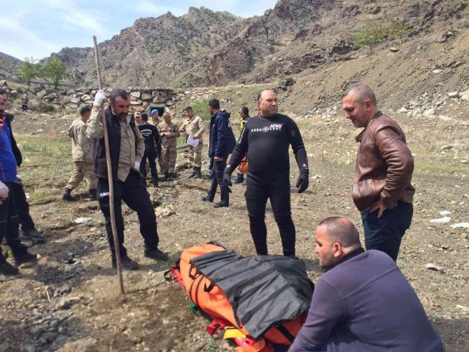 Annenin Cesedine Ulaşıldı, Babayı Arama Çalışmalarına Devam Ediliyor